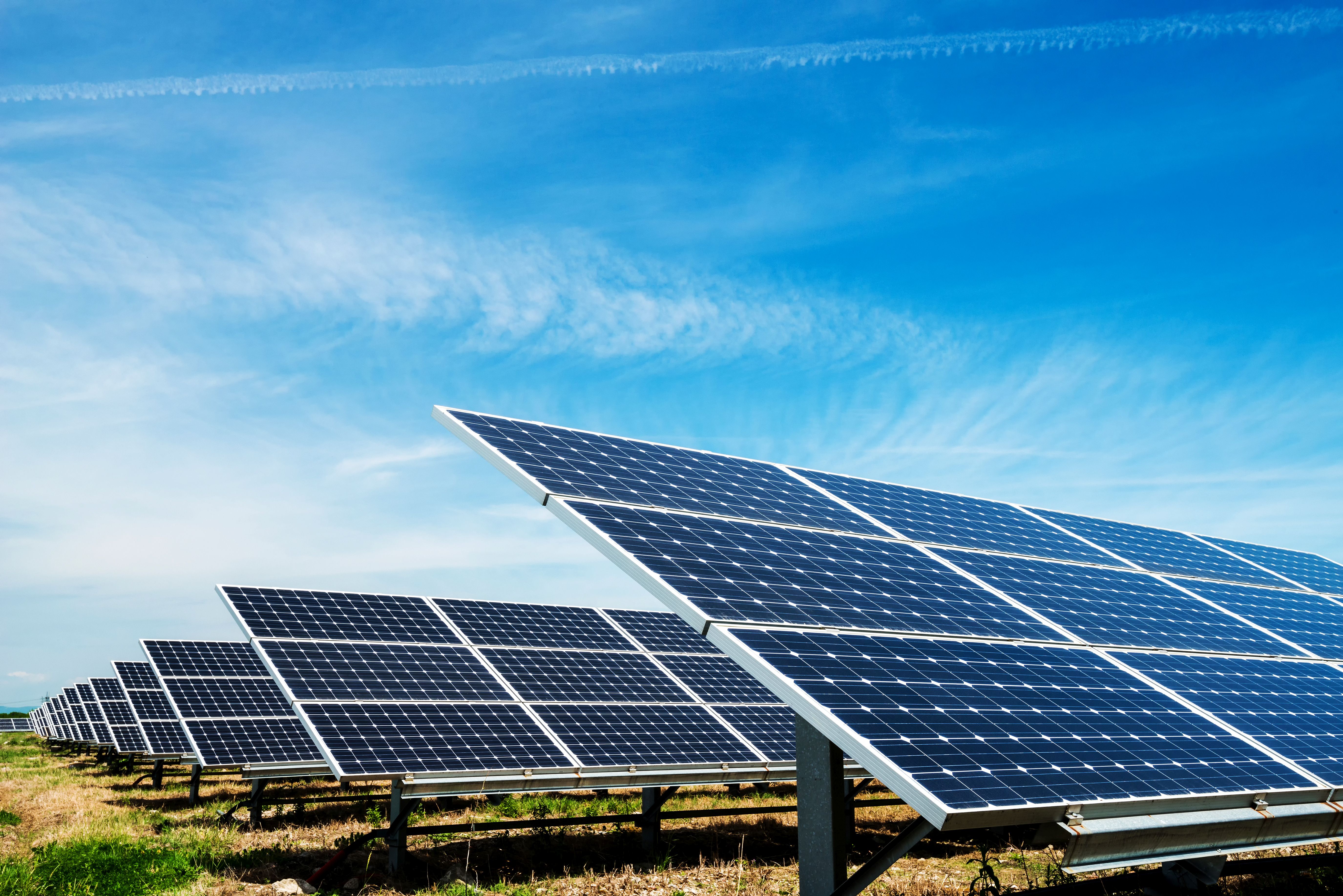 Netzeinspeisegerät: Wie wird Solarstrom in das Stromnetz eingespeist?